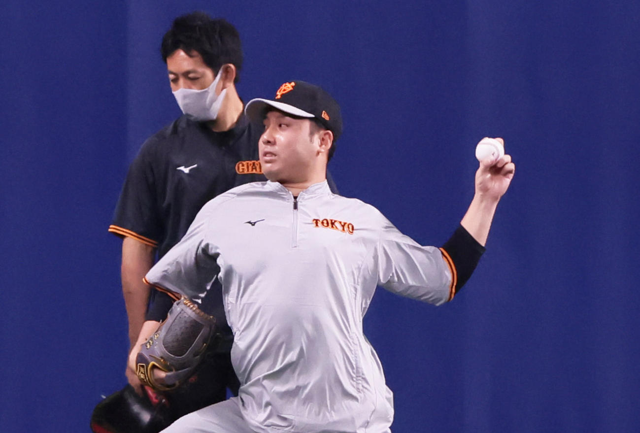 キャッチボールで調整する巨人今村（撮影・足立雅史）