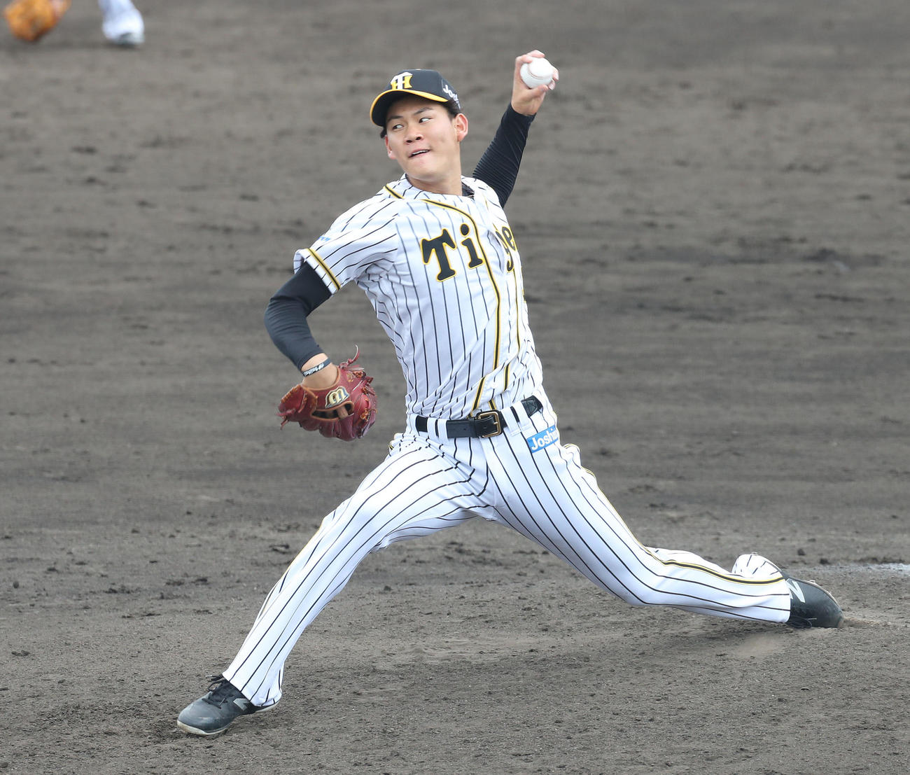 中日戦で力投する及川雅貴（代表撮影）