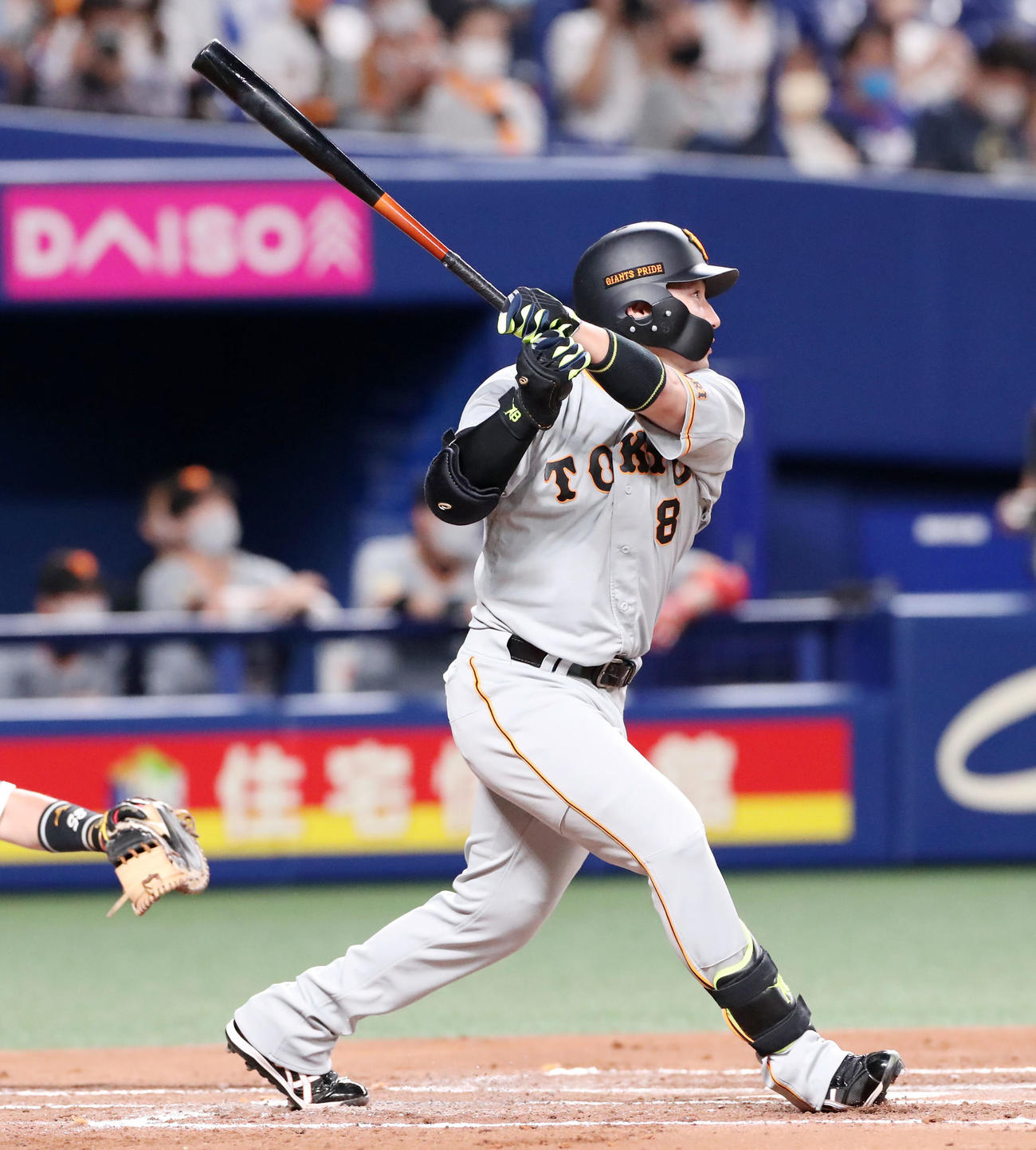 中日対巨人　2回表巨人無死、丸は左越え本塁打を放つ（撮影・加藤哉）