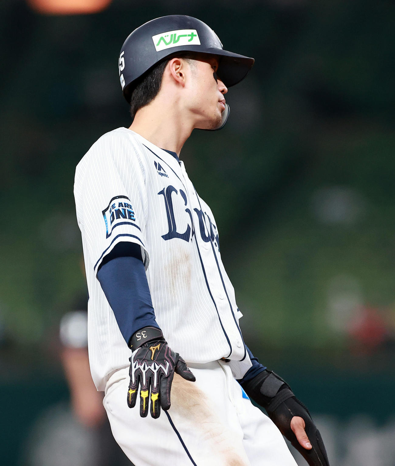 西武対日本ハム　7回裏西武2死二塁、打者中村の時、捕手清水がボールを前に落とした際、二塁走者若林は三塁盗塁に成功（撮影・浅見桂子）