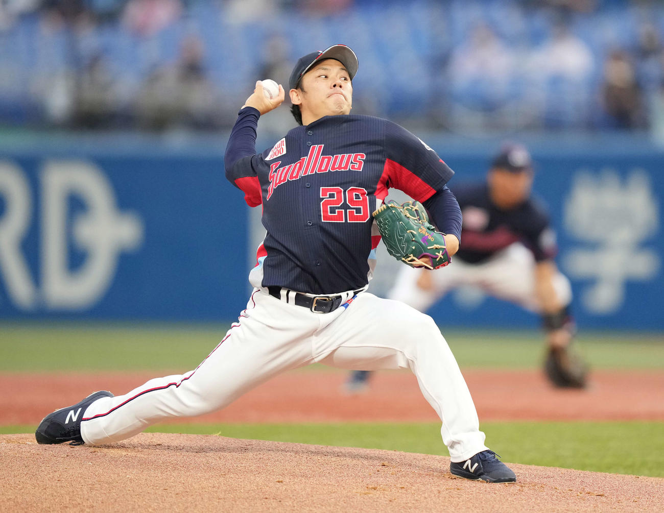 ヤクルト対DeNA　先発し力投するヤクルト小川（撮影・鈴木みどり）