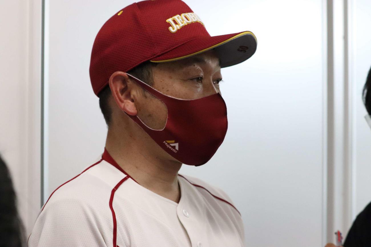 東海大対桜美林大　優勝を決められず悔しがる桜美林大の津野裕幸監督=2021年5月23日