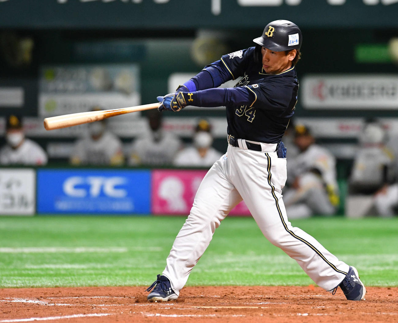 ソフトバンク対オリックス　9回表オリックス無死、吉田正は通算100号となる左越え本塁打を放つ（撮影・岩下翔太）
