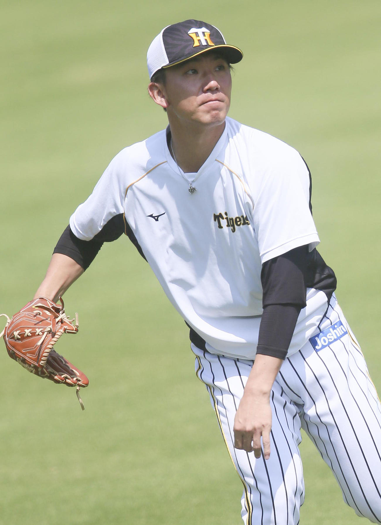 キャッチボールで調整する阪神伊藤将司（撮影・上山淳一）