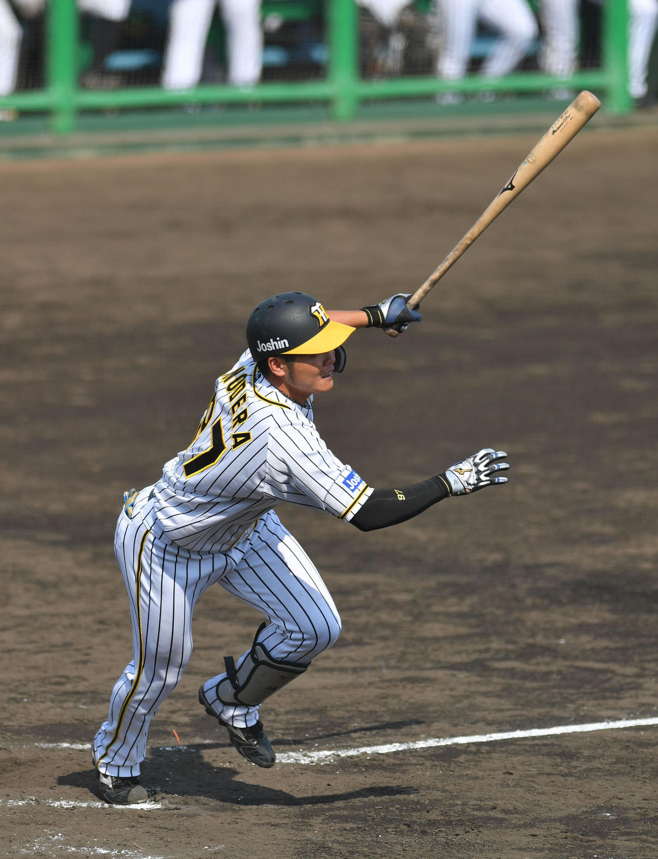 ウエスタン阪神－中日　8回裏阪神、2死二塁、小野寺暖は中前に適時打を放つ（代表撮影）