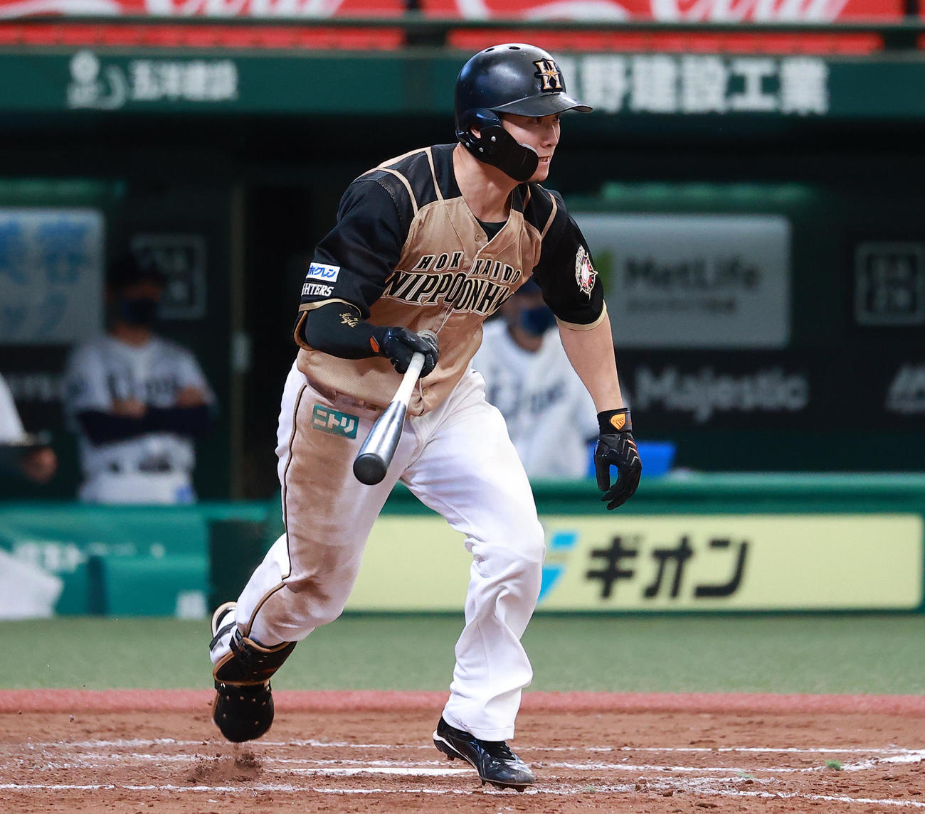 西武対日本ハム　8回表日本ハム1死満塁、西川は2点右適時打を放つ（撮影・浅見桂子）