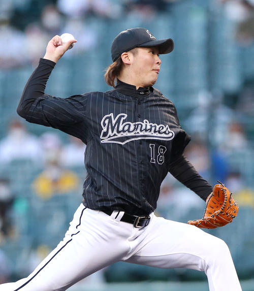 阪神対ロッテ　ロッテ先発の二木（撮影・上山淳一）
