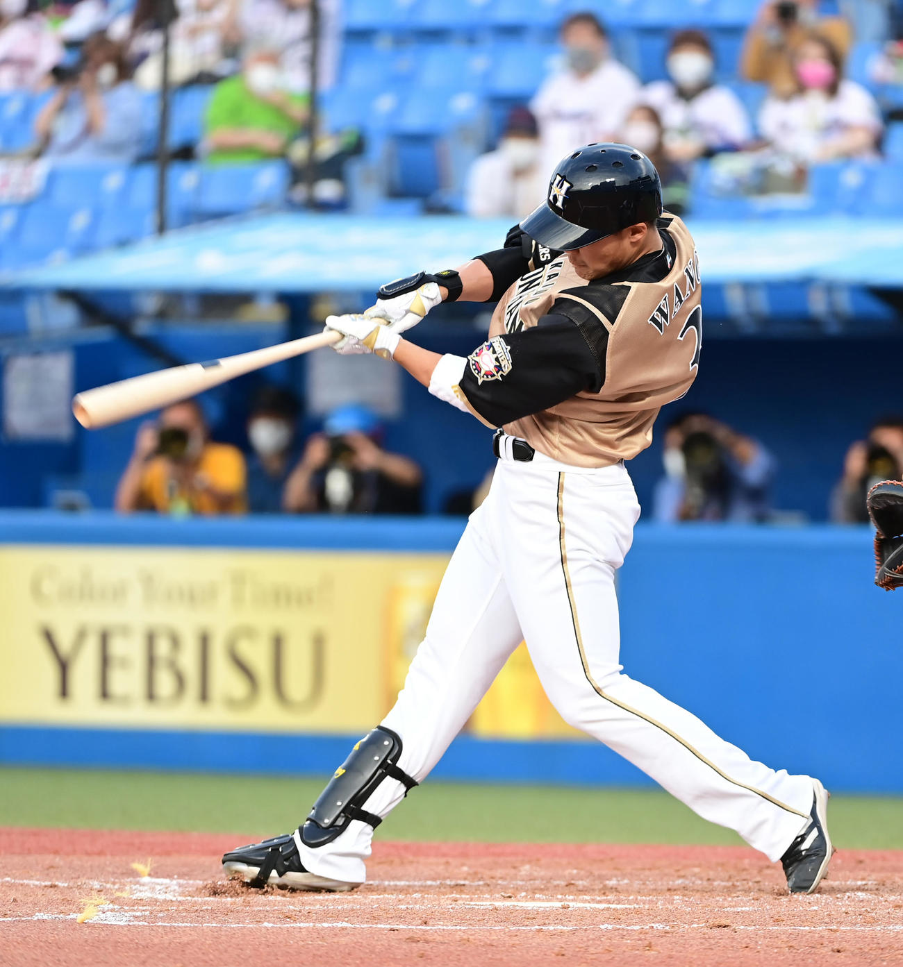 ヤクルト対日本ハム　3回表日本ハム2死一、三塁、王柏融は左前に先制適時打を放つ（撮影・小沢裕）