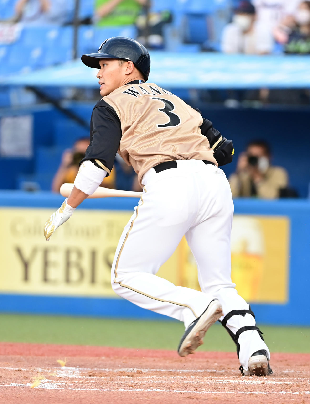 ヤクルト対日本ハム　3回表日本ハム2死一、三塁、王柏融は左前に先制適時打を放つ（撮影・小沢裕）