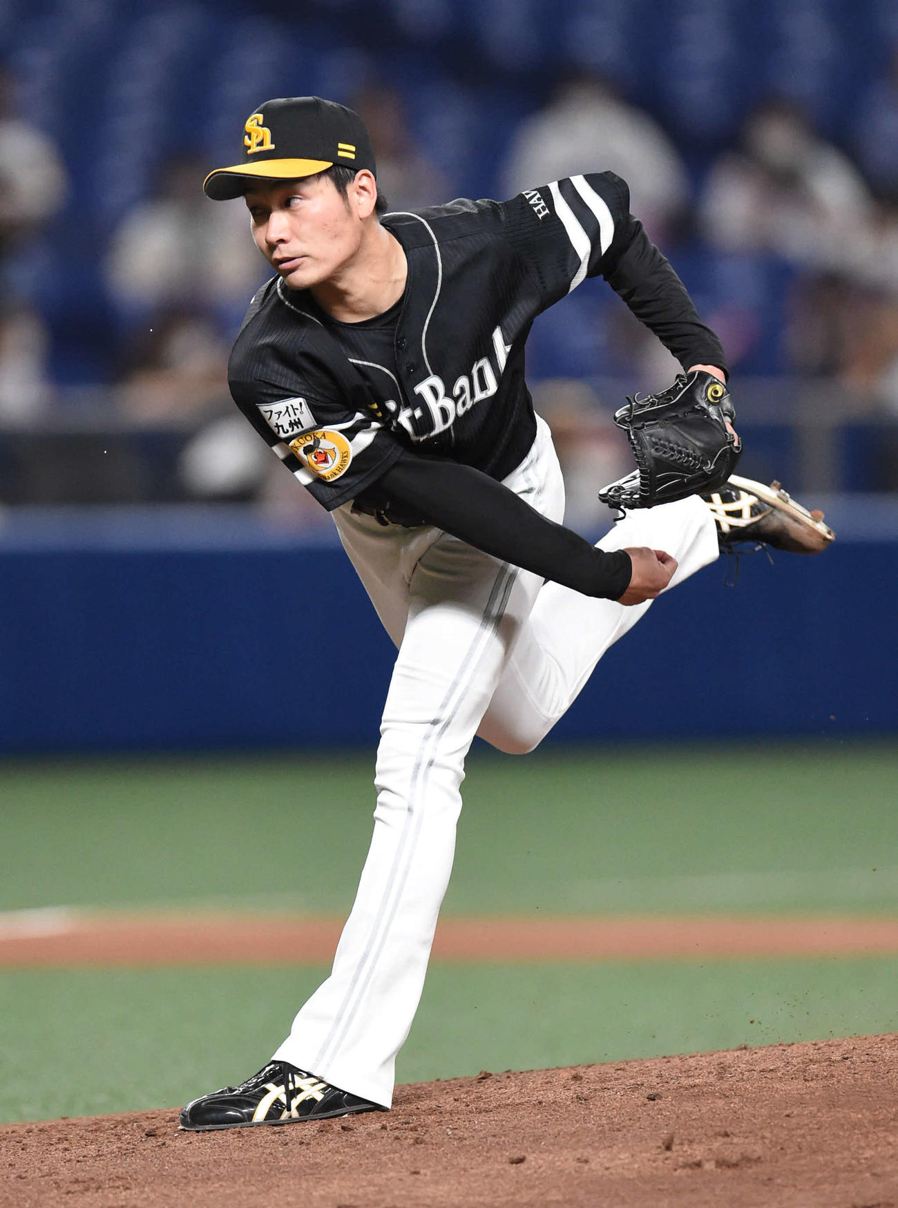 中日対ソフトバンク　1回裏、力投するソフトバンク先発の武田（撮影・森本幸一）