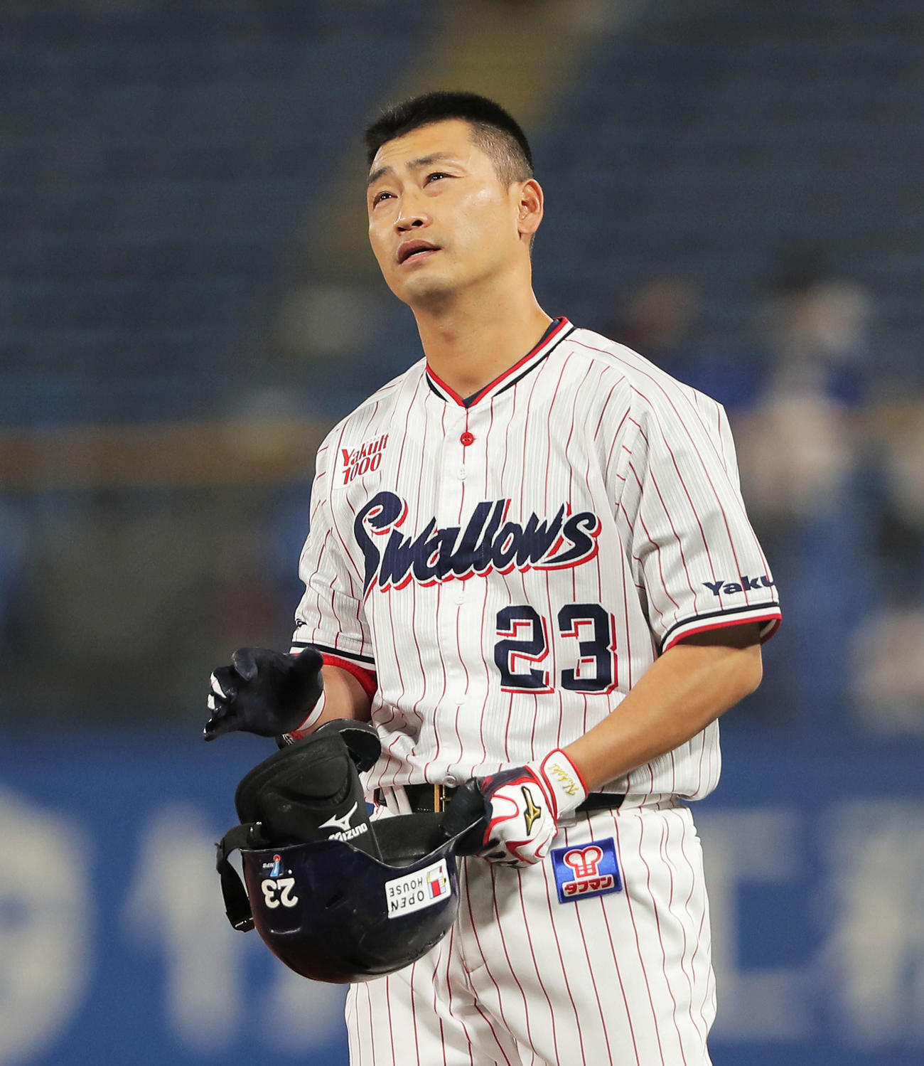 ヤクルト対日本ハム　6回裏ヤクルト2死、二ゴロで抑えられ、浮かない表情の青木（撮影・河田真司）