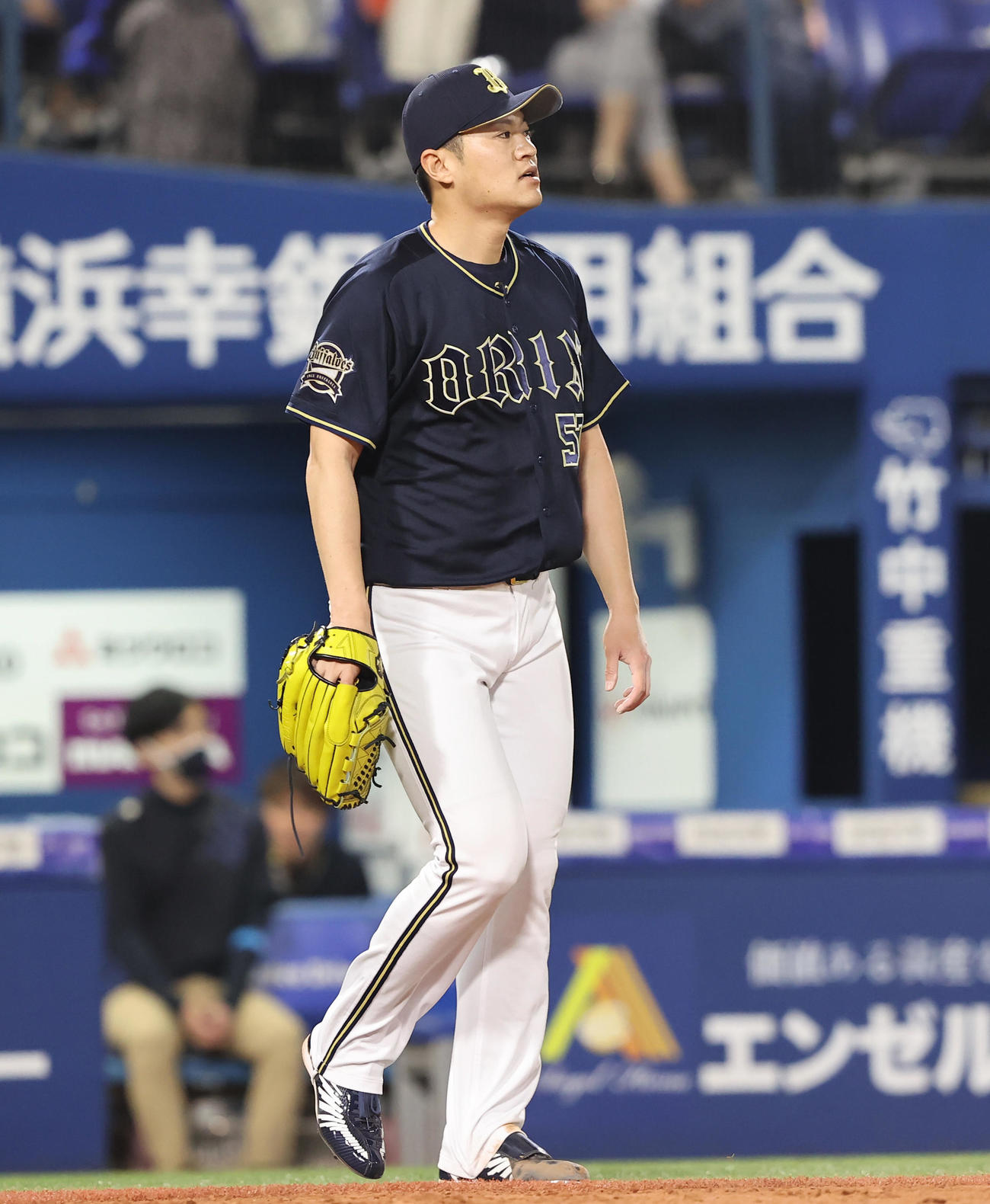 DeNA対オリックス　8回裏DeNA2死一、二塁、桑原に適時打を許し悔しげな山田（撮影・垰建太）
