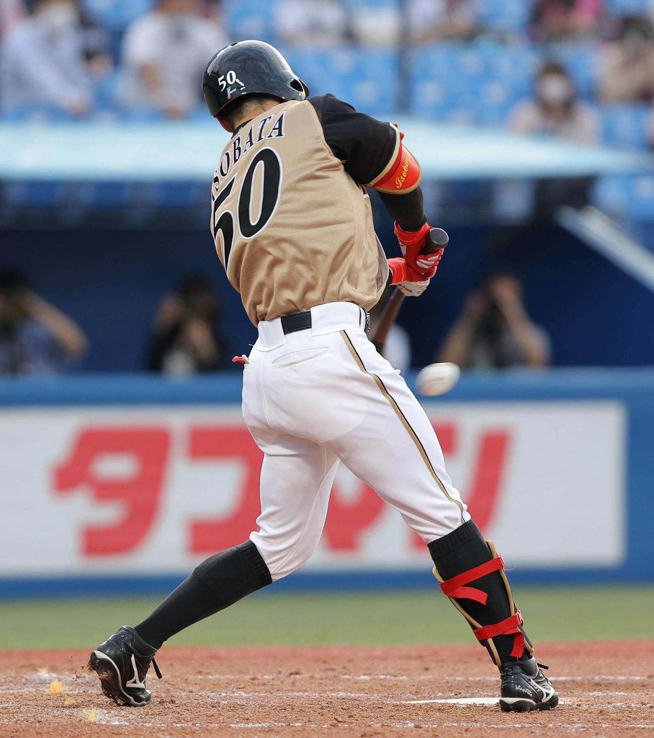 ヤクルト対日本ハム　3回表日本ハム1死、左越え二塁打を放つ五十幡（撮影・河田真司）