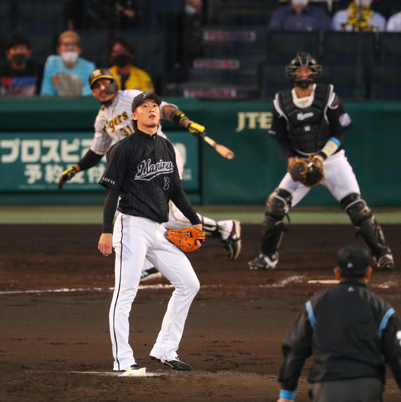 阪神対ロッテ　3回裏阪神1死一塁、二木はマルテに中越え逆転2点本塁打を浴びる（撮影・宮崎幸一）