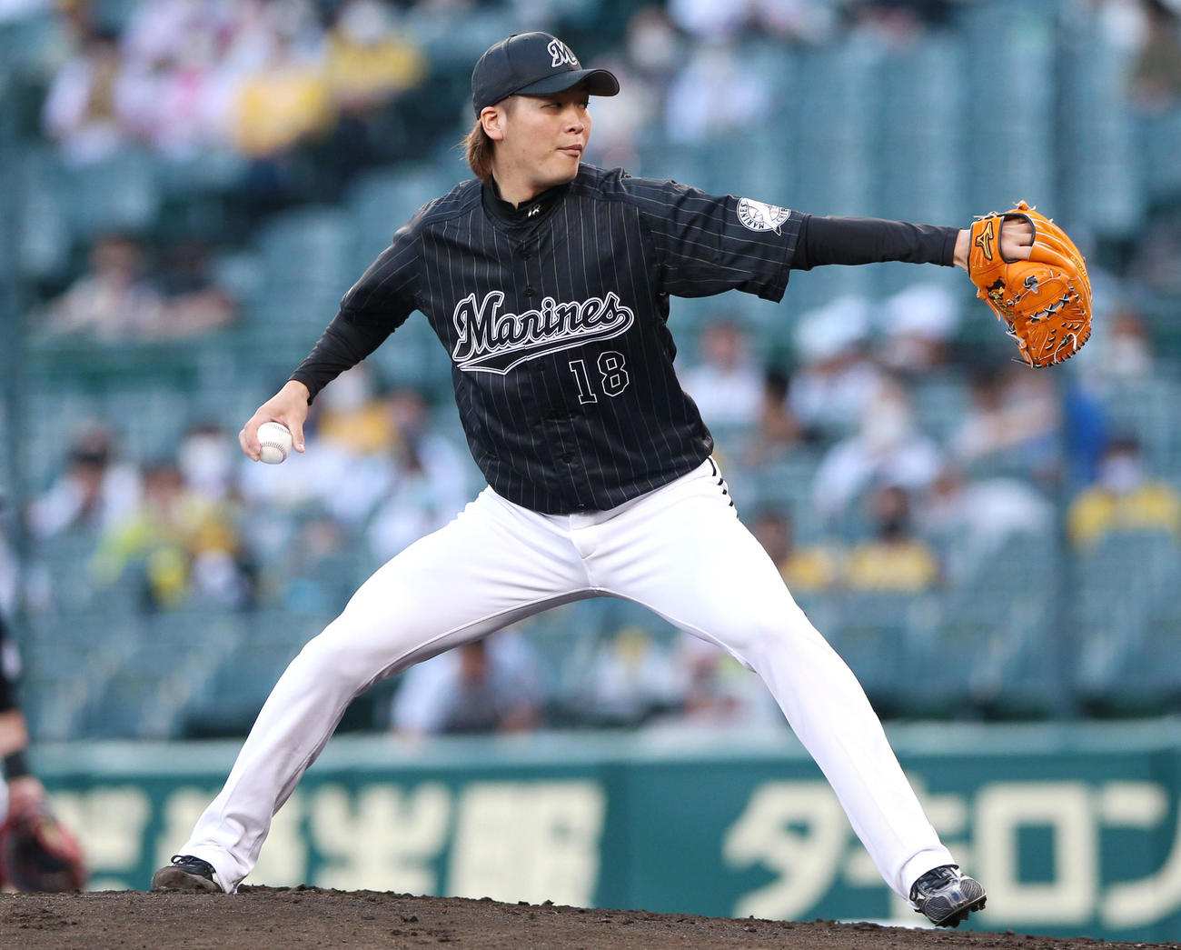 阪神対ロッテ　ロッテ先発の二木（撮影・上山淳一）
