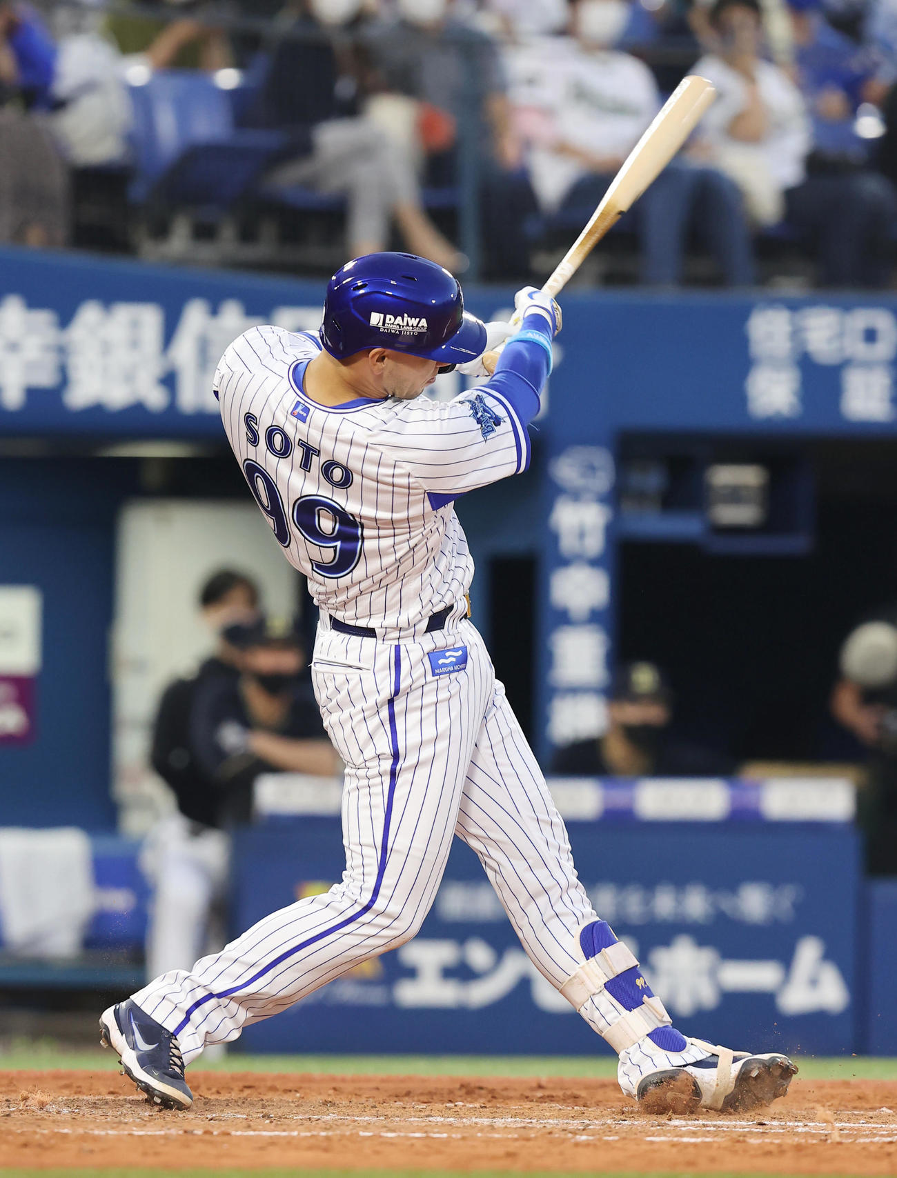 DeNA対オリックス　4回裏DeNA無死二塁、2点本塁打を放つソト（撮影・垰建太）