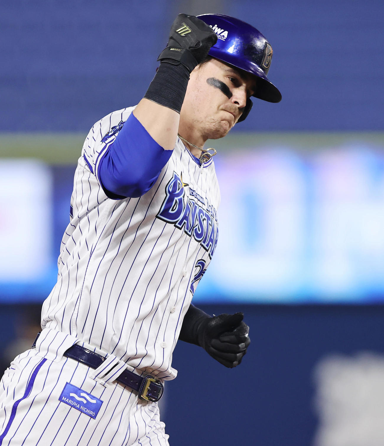 DeNA対オリックス　4回裏DeNA1死一塁、2点本塁打を放ちガッツポーズするオースティン（撮影・垰建太）