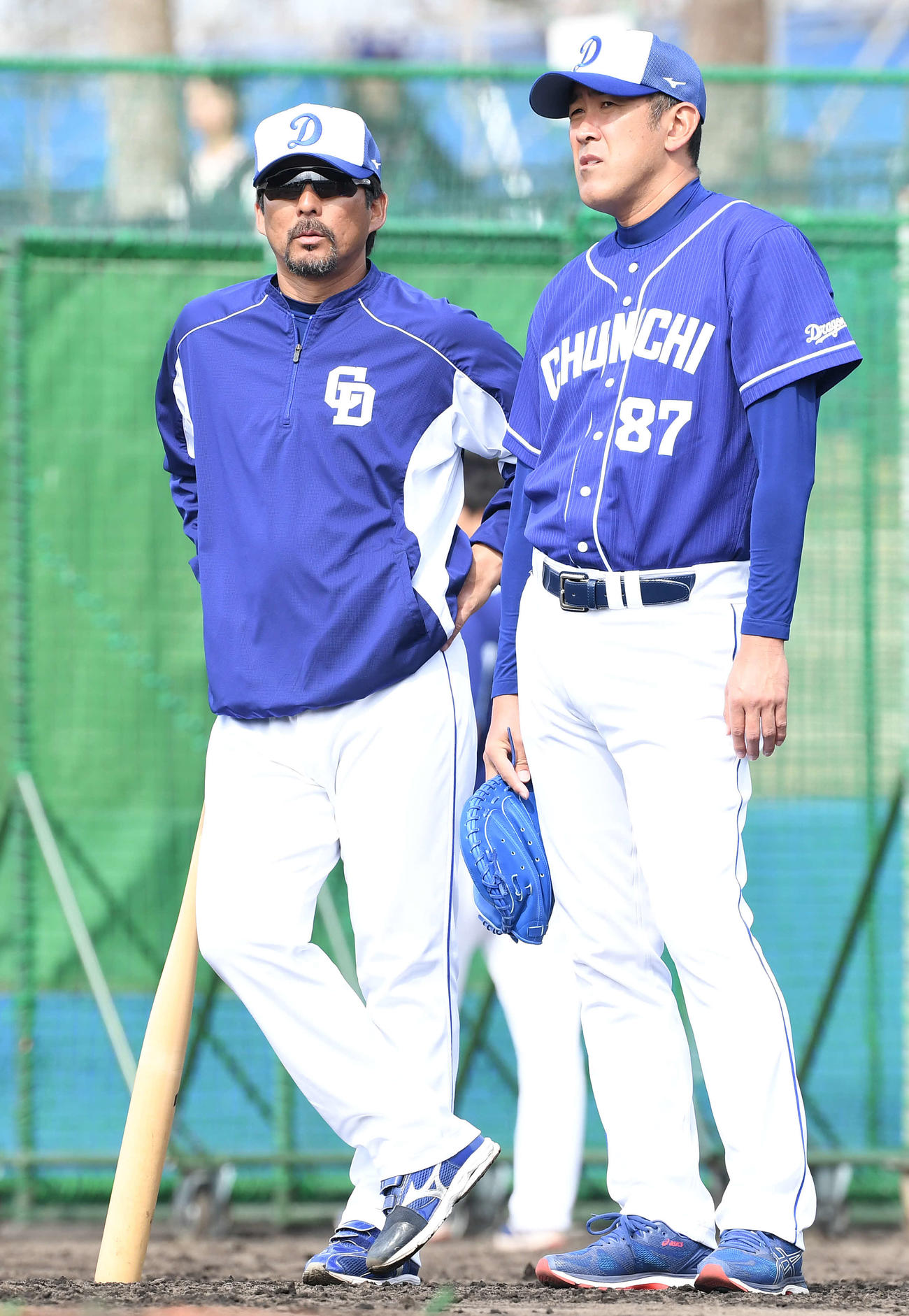 中日門倉健2軍投手コーチ（右）（19年2月15日）