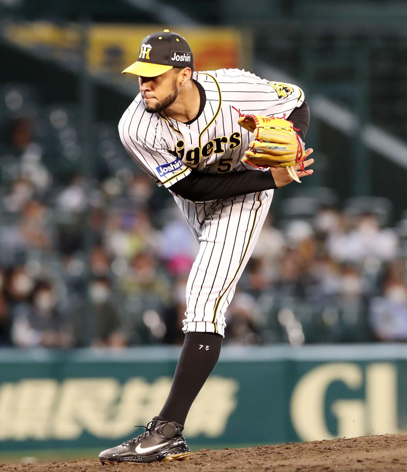 阪神対ロッテ　9回表、阪神2番手で登板するスアレス（撮影・加藤哉）