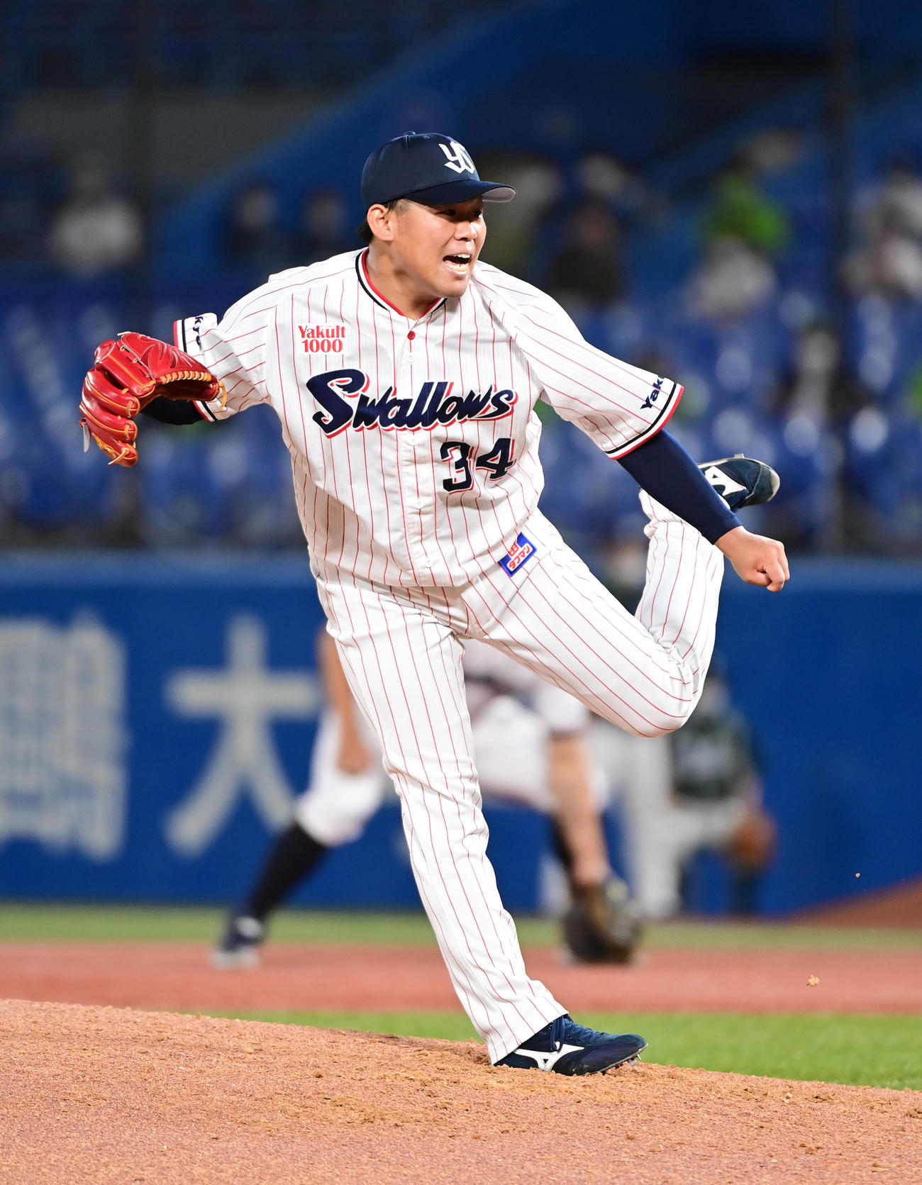 ヤクルト対日本ハム　力投するヤクルト先発の田口（撮影・小沢裕）
