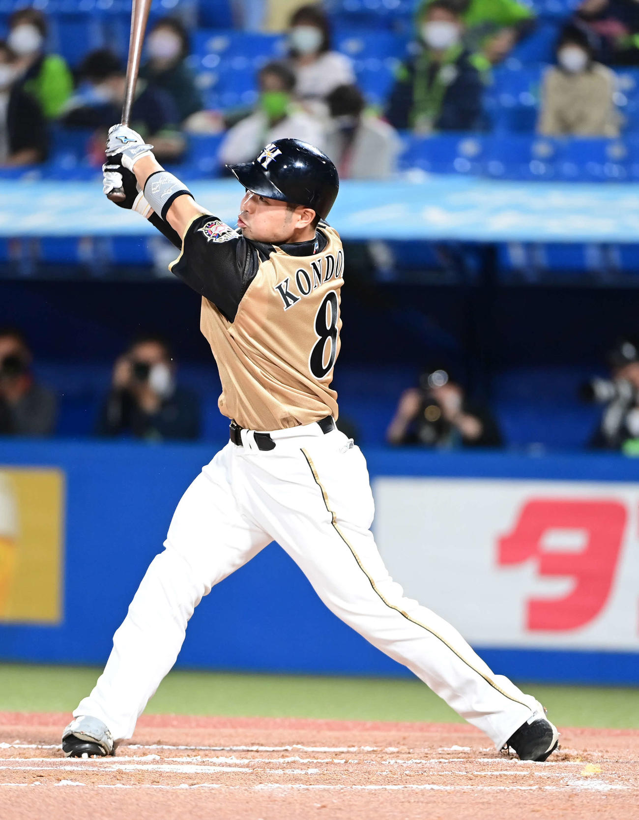 ヤクルト対日本ハム　6回表日本ハム2死一塁、代打近藤は中飛に倒れる（撮影・小沢裕）