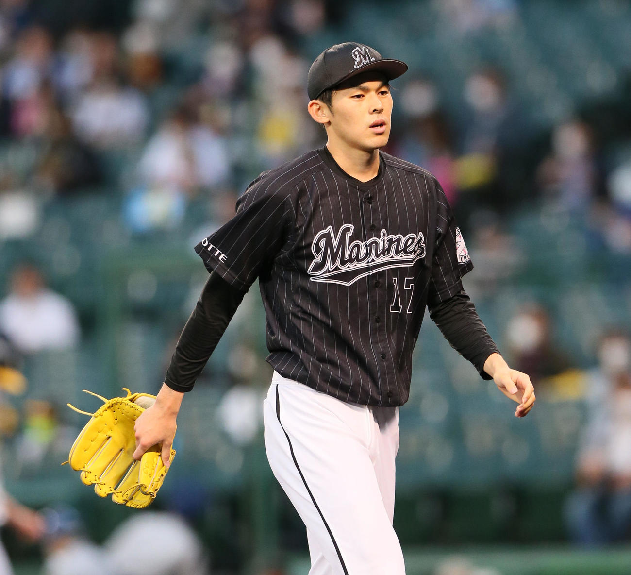 阪神対ロッテ　初回を3者凡退に抑えるロッテ佐々木朗（撮影・上山淳一）