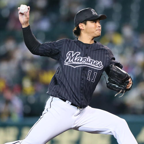 阪神対ロッテ　6回、ロッテ2番手で登板の佐々木千（撮影・上山淳一）