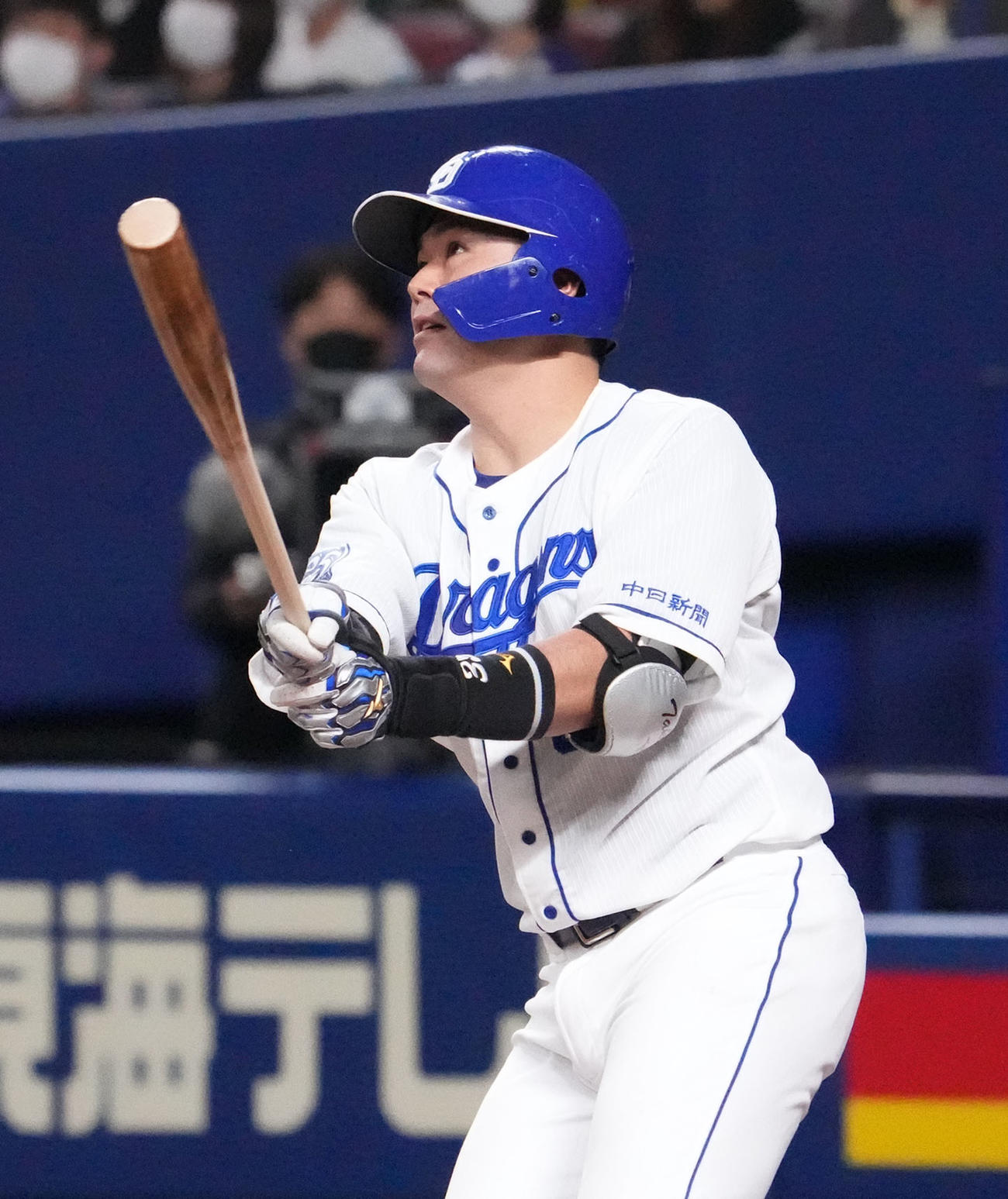 4回裏中日無死一、二塁、左越え3点本塁打を放った木下拓（撮影・森本幸一）