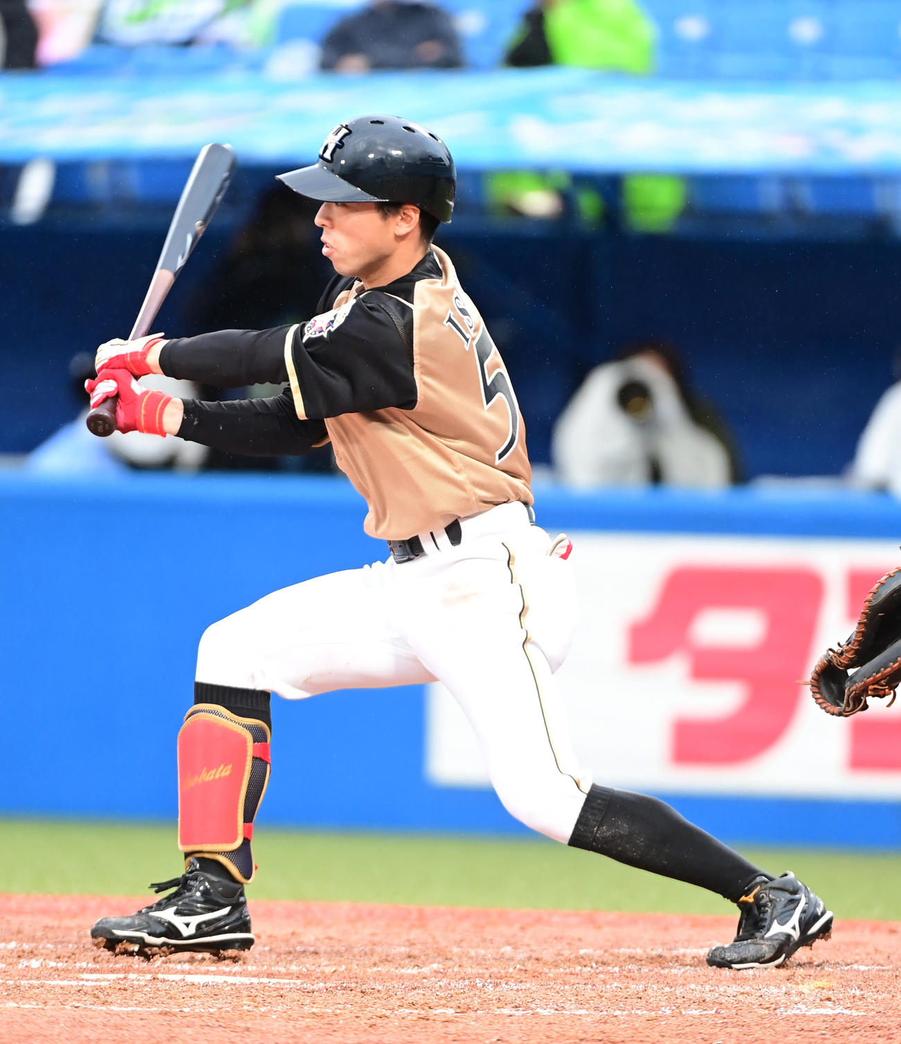 ヤクルト対日本ハム　2回表日本ハム2死二塁、五十幡は右適時打を放つ（撮影・小沢裕）