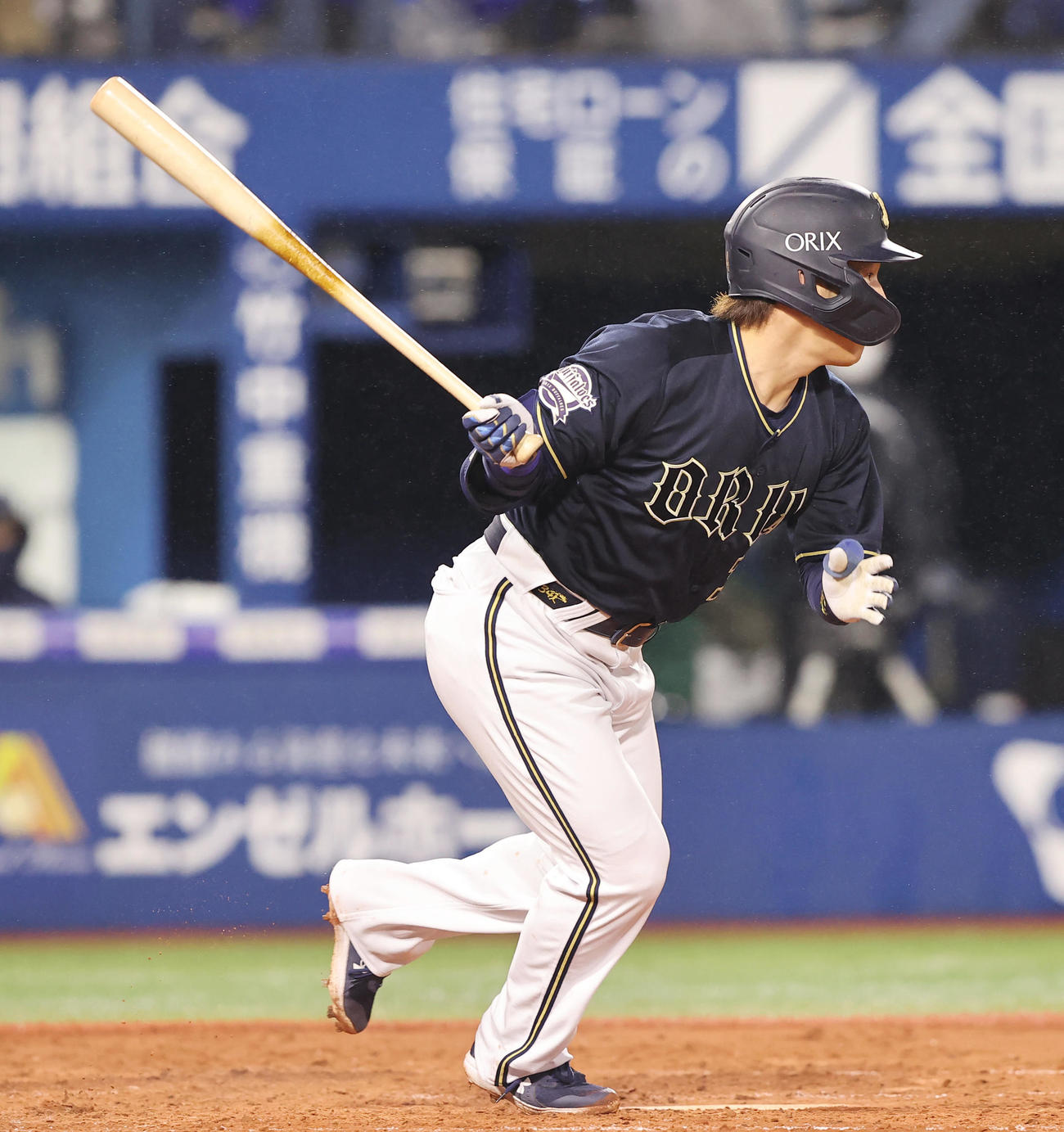 DeNA対オリックス　4回表オリックス無死、内野安打を放つ吉田正（撮影・垰建太）