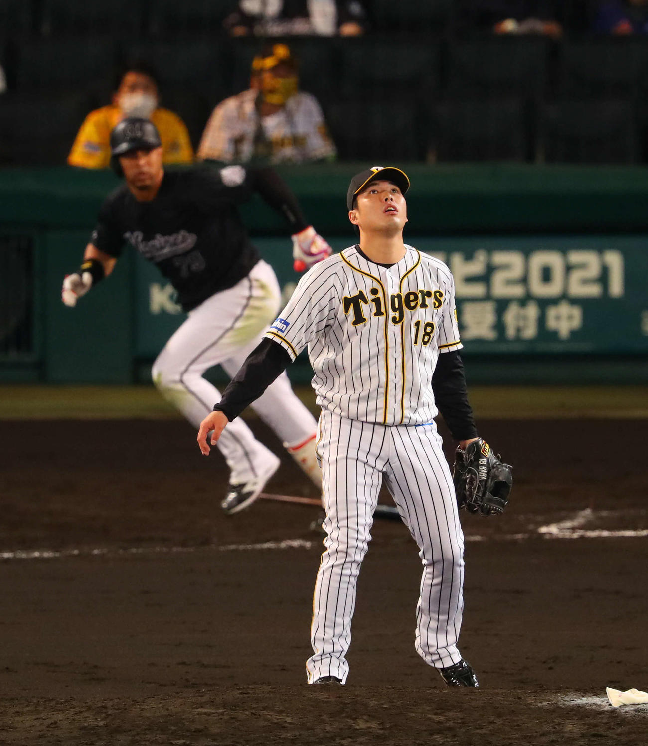 阪神対ロッテ　8回表ロッテ無死、馬場はマーティンに左越え本塁打を浴びる（撮影・宮崎幸一）
