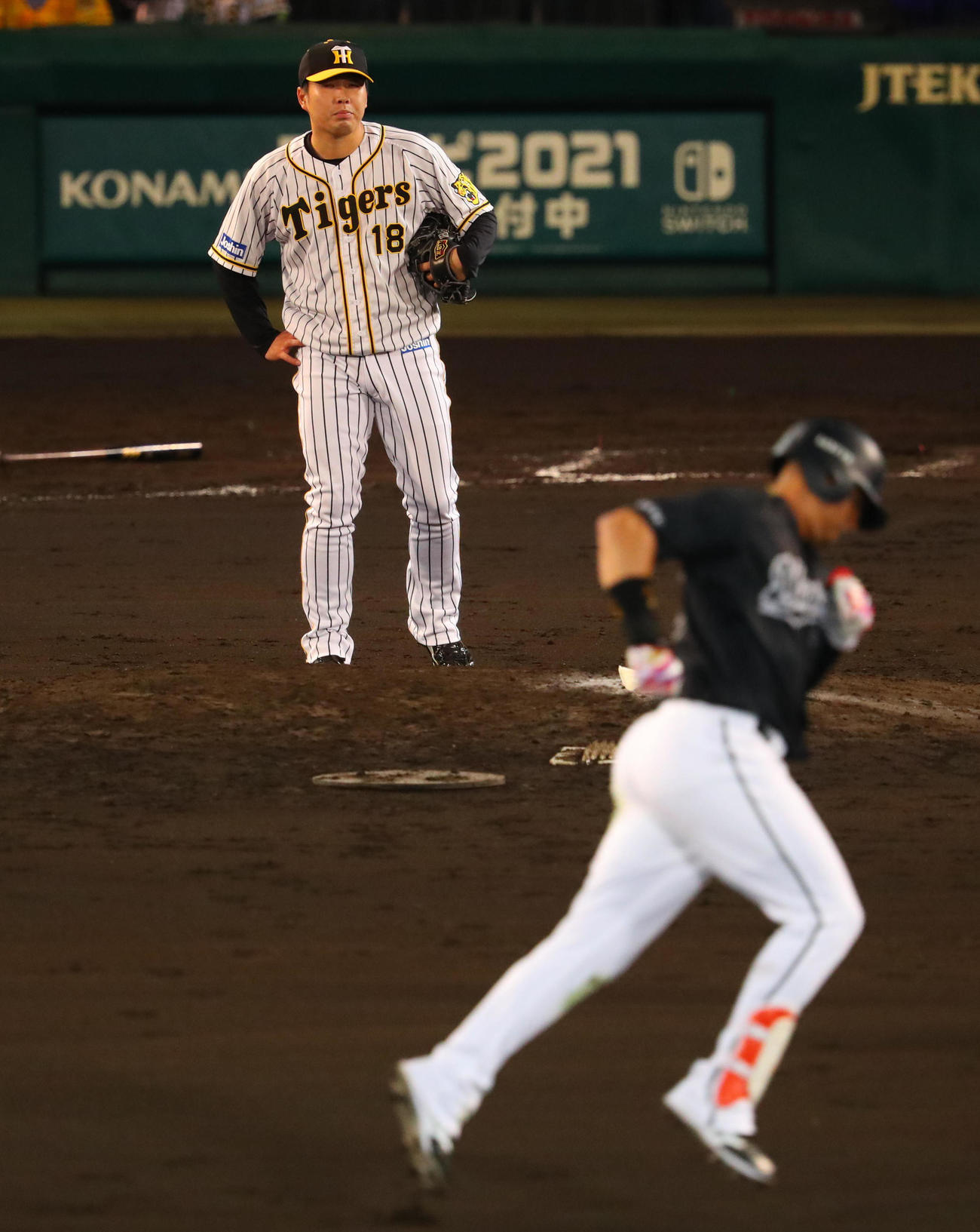 阪神対ロッテ　8回表ロッテ無死、馬場はマーティンに左越え本塁打を浴びる（撮影・宮崎幸一）