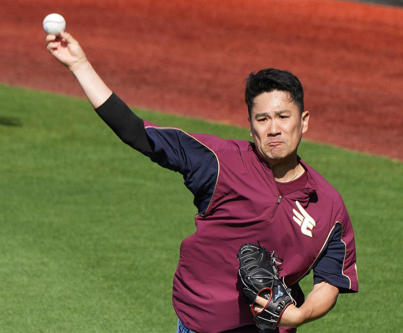 楽天対DeNA　試合前練習でキャッチボールする楽天田中将（撮影・河野匠）