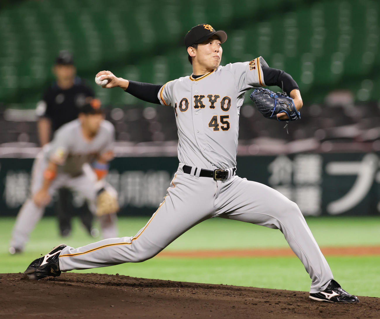 ソフトバンク対巨人　巨人先発の畠（撮影・足立雅史）