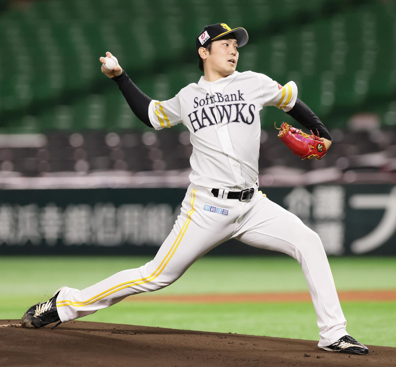 ソフトバンク対巨人　ソフトバンク先発の石川（撮影・足立雅史）