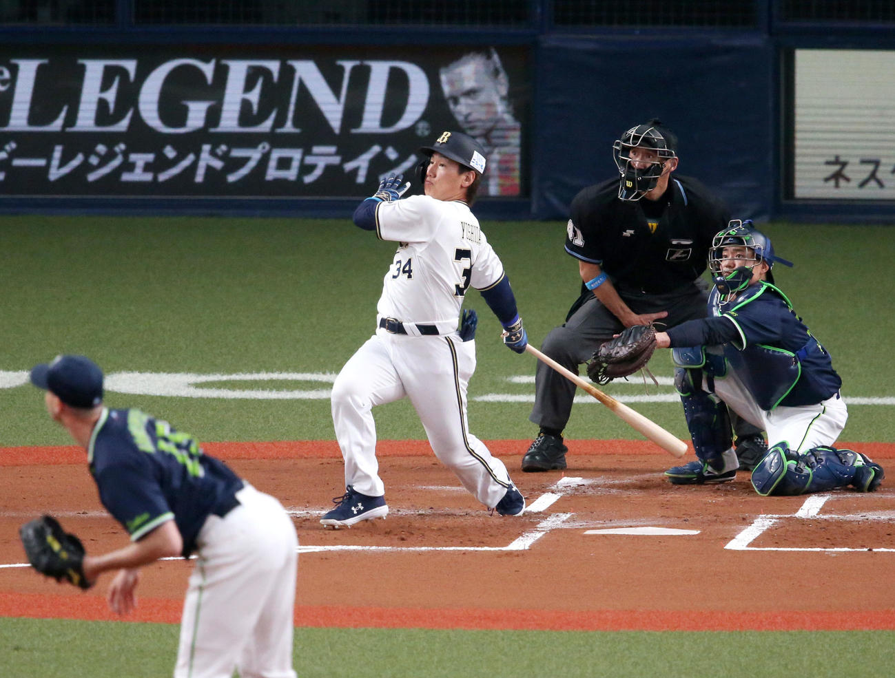 オリックス対ヤクルト　1回裏オリックス1死一塁、吉田正は先制の右越え2点本塁打を放つ（撮影・上山淳一）
