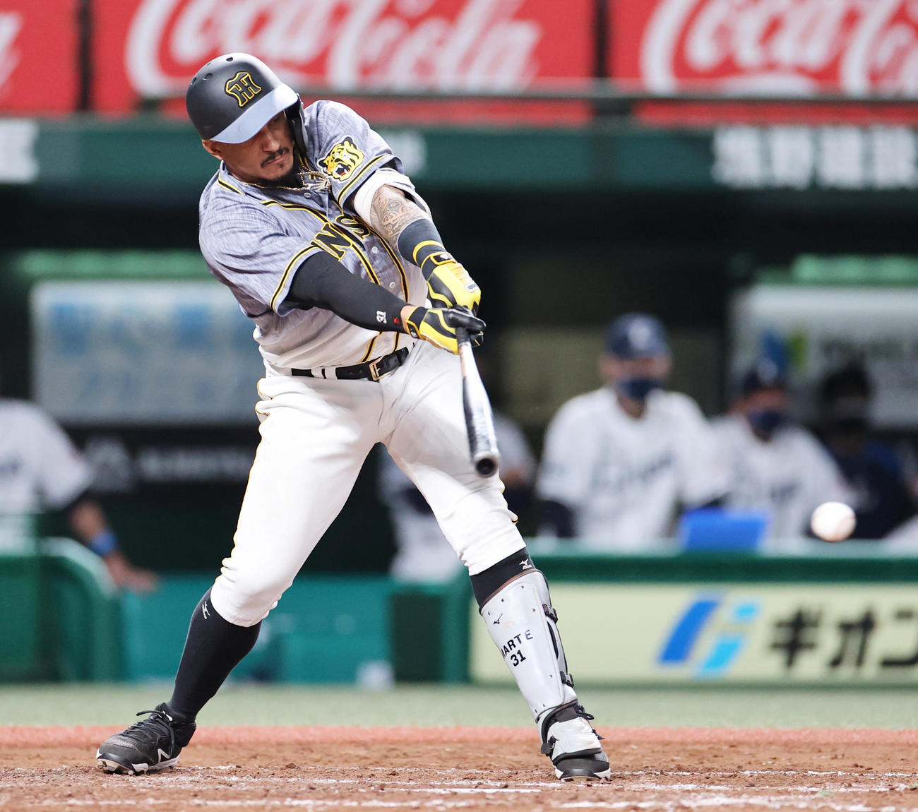 西武対阪神　9回表阪神1死一、三塁、右前適時打を放つマルテ（撮影・清水貴仁）