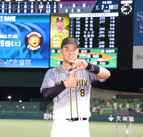 阪神佐藤輝明、中へ左へ右へ3本塁打「前日空振り三振の悔しさ」父博信