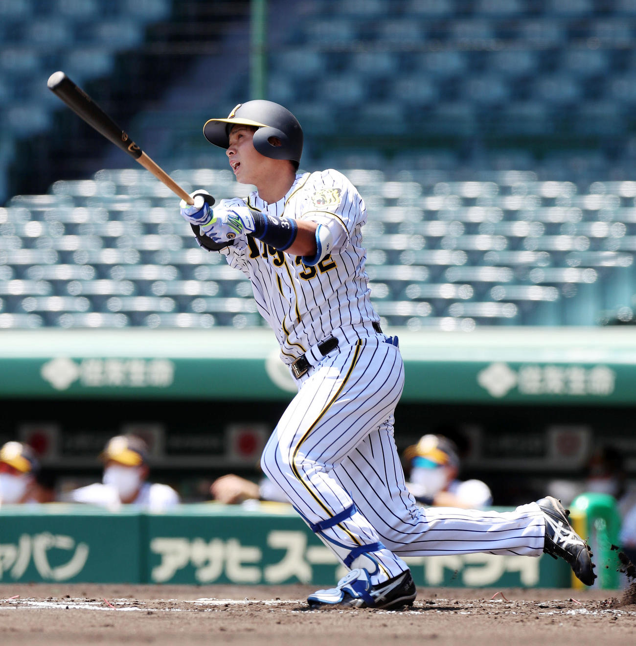 阪神対巨人　2回裏阪神無死、井上は左越え本塁打を放つ（撮影・加藤哉）