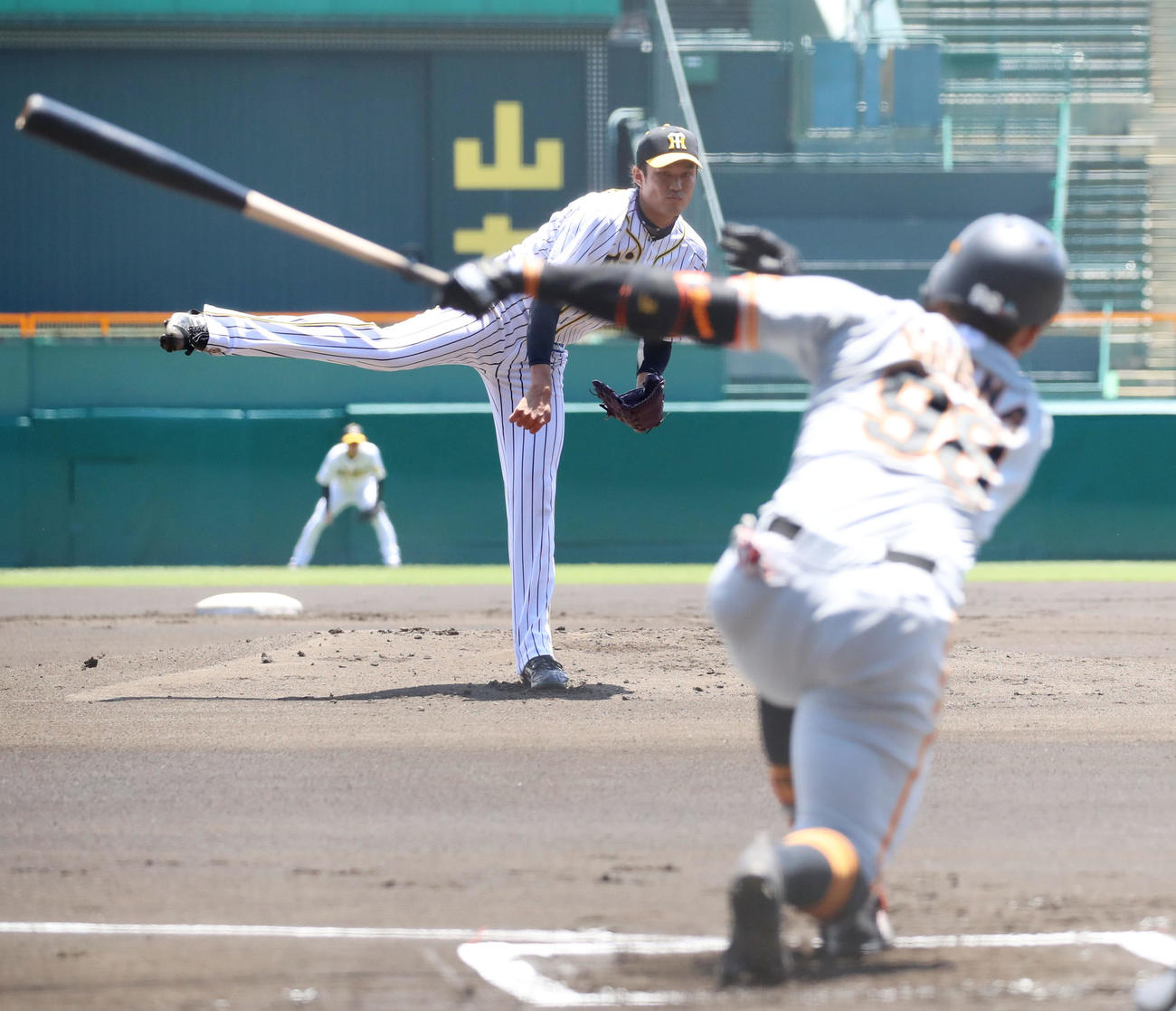 2軍交流戦阪神対巨人　1回表巨人2死二塁、藤浪はウレーニャから三振を奪う（撮影・加藤哉）