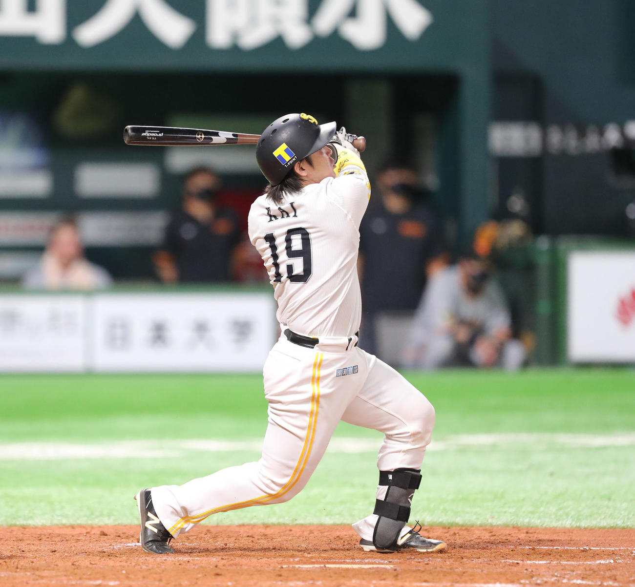 ソフトバンク対巨人　4回裏ソフトバンク1死一塁、甲斐拓哉は左越えに勝ち越しとなる2点本塁打を放つ（撮影・梅根麻紀）