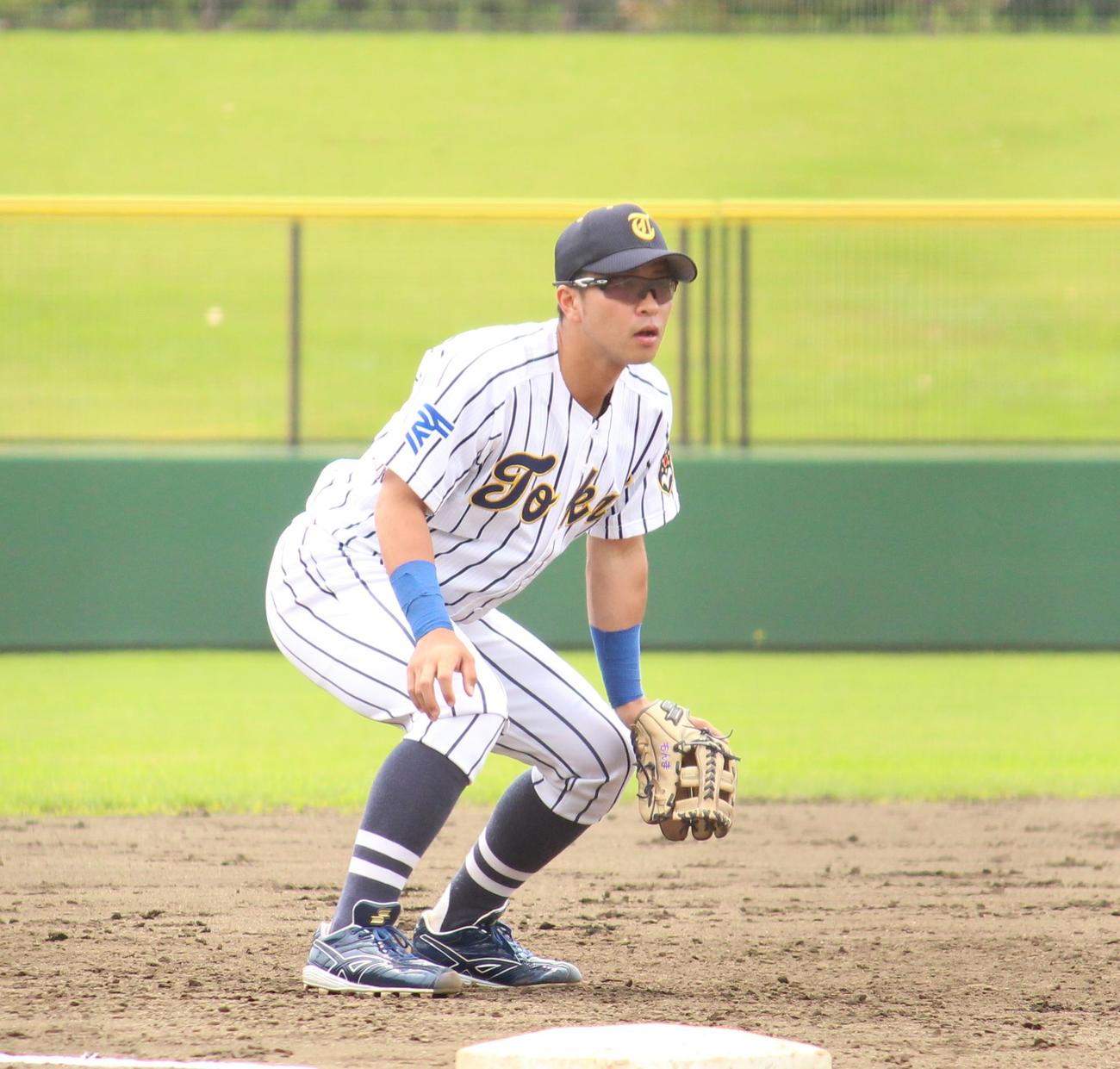 桜美林大対東海大　9回表の守備から途中出場した東海大・門馬（撮影・保坂恭子）