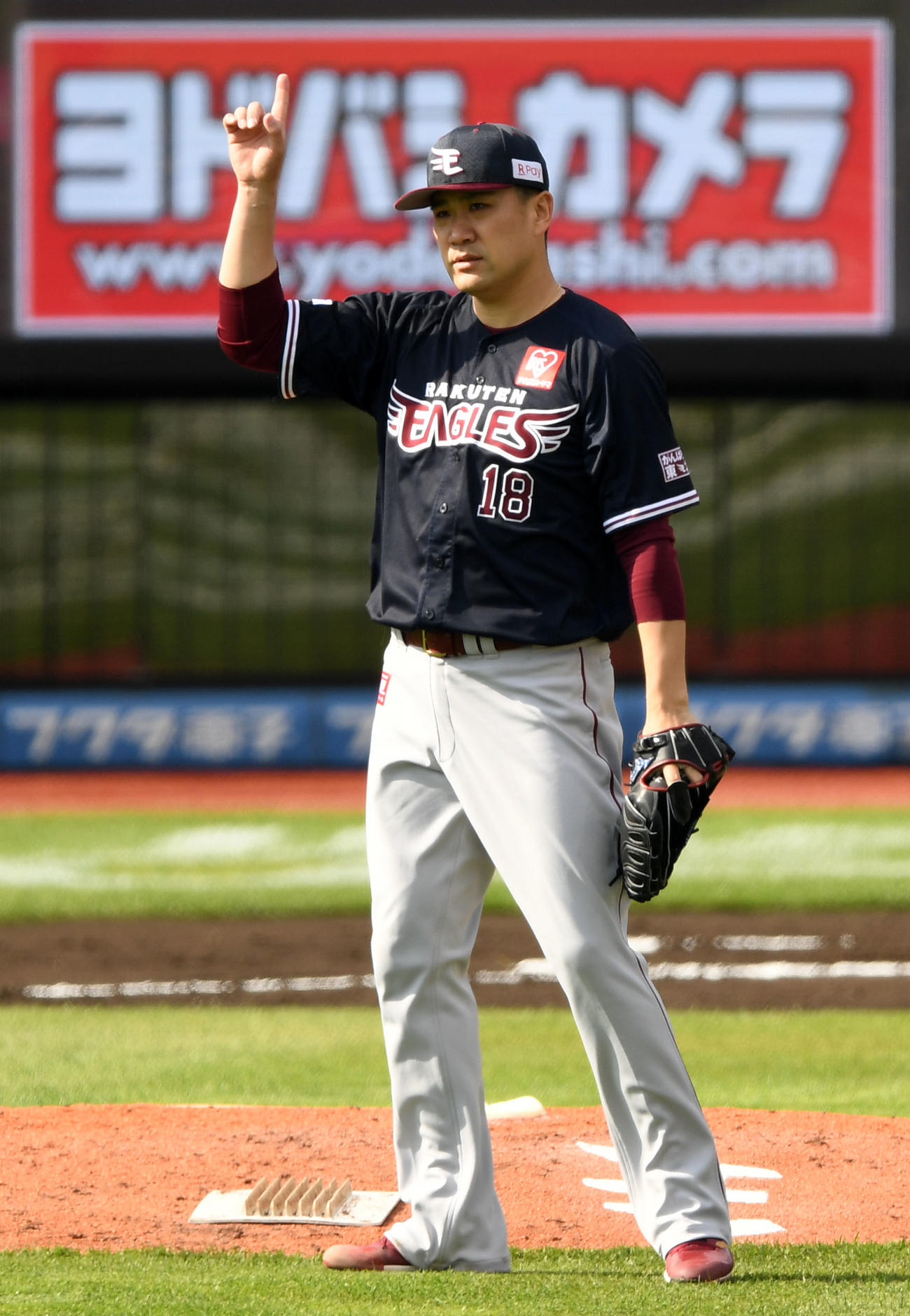 楽天対DeNA 6回表DeNA無死、伊藤光を3球三振に抑える田中将（撮影・横山健太）