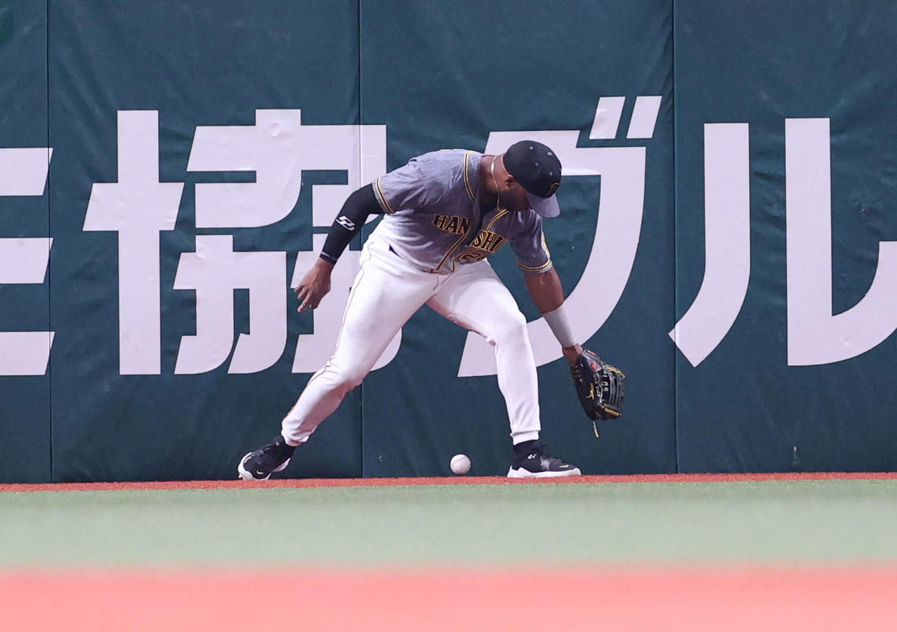 28日西武戦での阪神ロハスのプレー