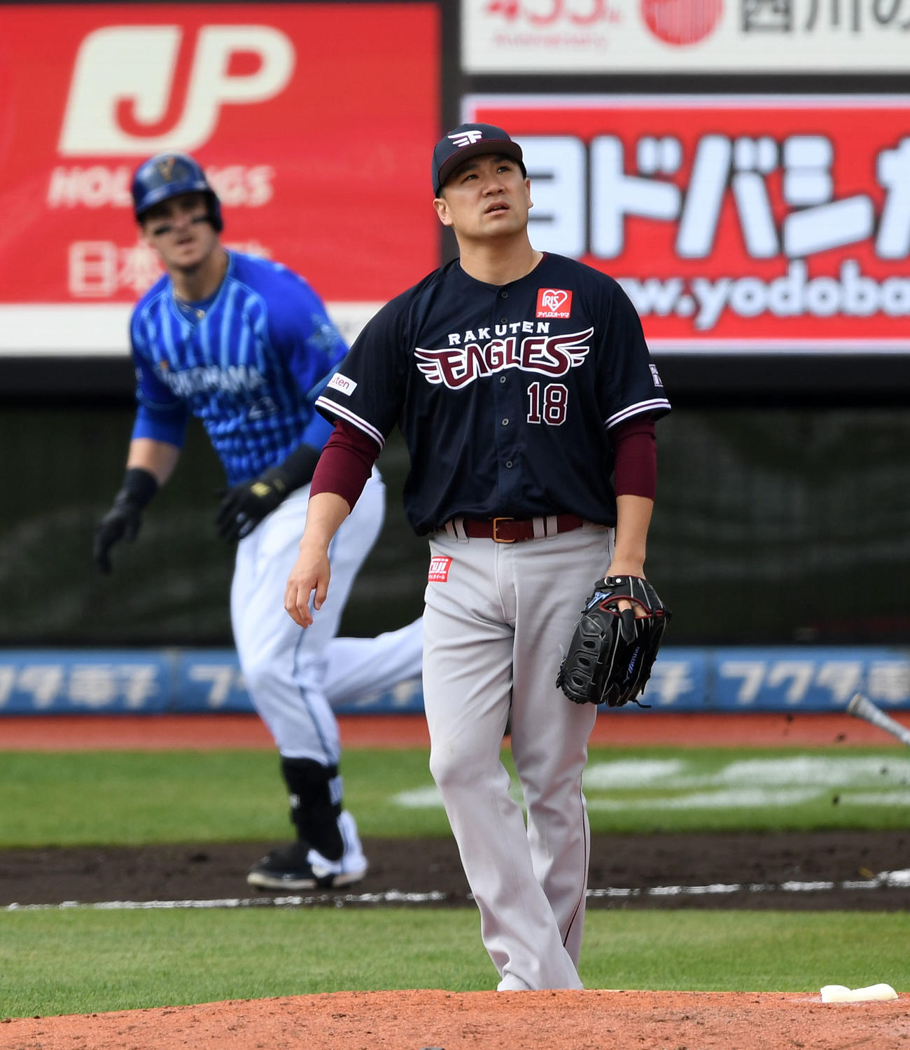 楽天対DeNA 6回表DeNA2死、オースティンに左中間へ本塁打を浴びる田中将（撮影・横山健太）
