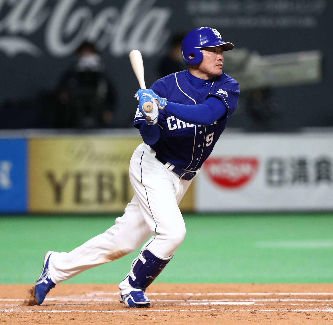 日本ハム対中日　4回表中日1死、右前打を放つ福留（撮影・黒川智章）