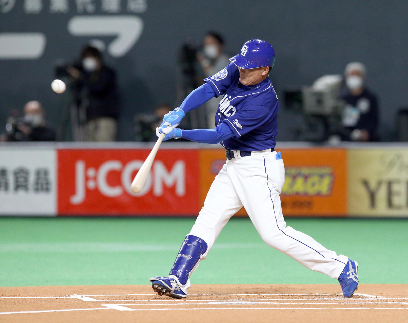 日本ハム対中日　1回表中日1死三塁、福留は先制となる左前適時打を放つ（撮影・佐藤翔太）