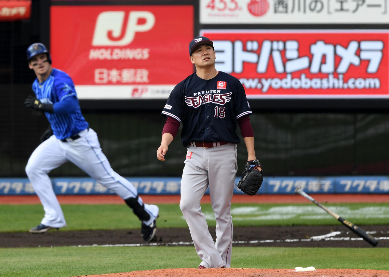 楽天対DeNA 6回表DeNA2死、オースティンに左中間へ本塁打を浴びる田中将（撮影・横山健太）