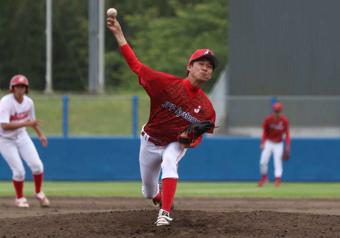 JFFS千葉対千葉熱血MAKING 6回途中から好救援する青木（撮影・勝部晃多）