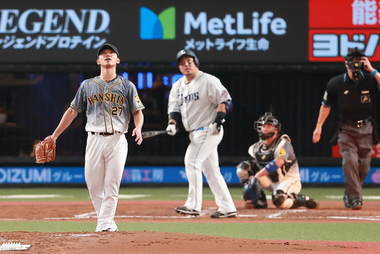 西武対阪神　2回裏西武1死、山川に先制中越え本塁打を許す伊藤将（撮影・野上伸悟）